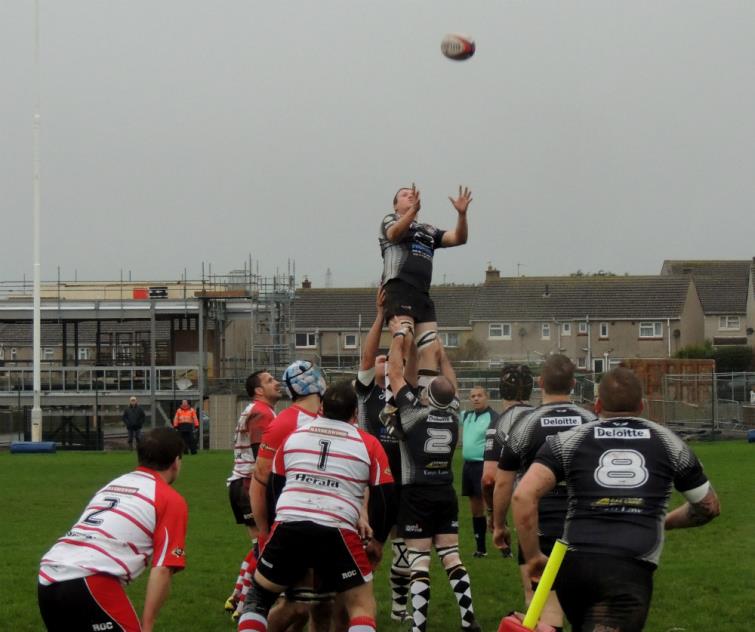 Nantgaredig win this lineout